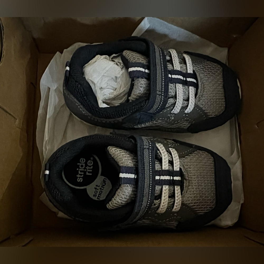 Stride Rite Unisex-Baby Soft Motion Kylo Sneaker 5M
